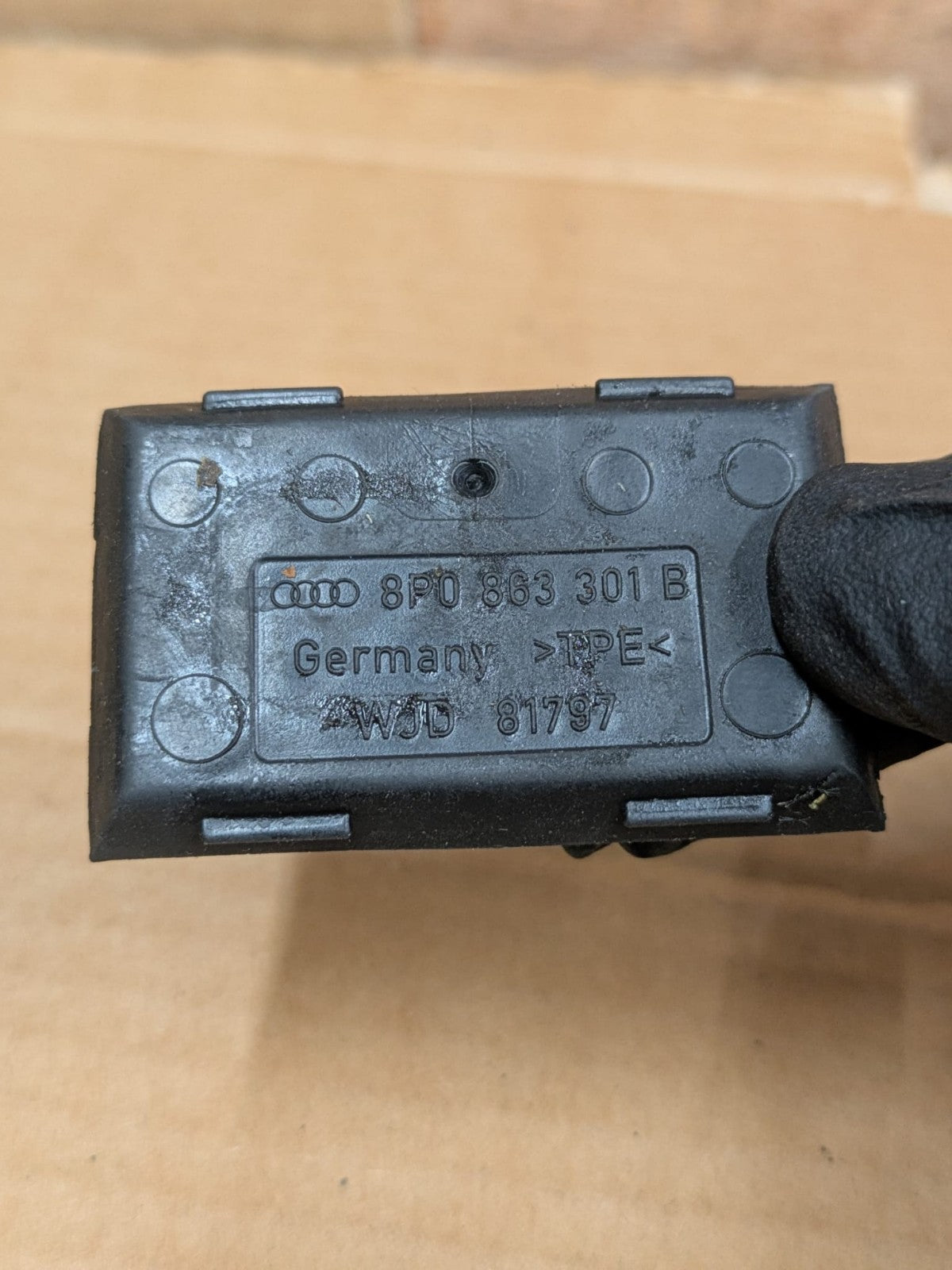 2011 Audi A3 S Line Centre Console Rubber Insert | 8P0863301B