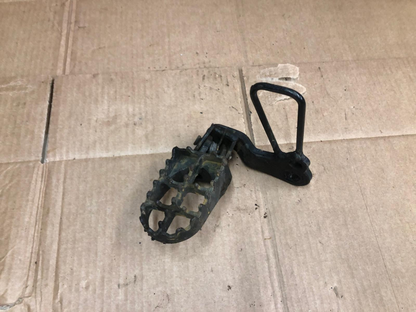 2005 Suzuki RV 125 Front Left Footpeg