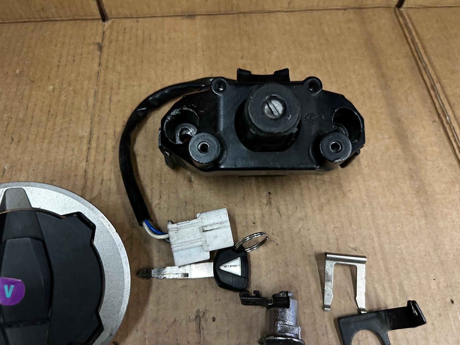 2017 - 2019 Kawasaki Ninja EX 650 ECU Ignition Fuel Cap Lock Set & Key