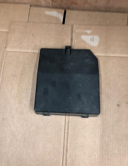 2014 Mitsubishi Outlander GX 4h PHEV Fuse Box Cover