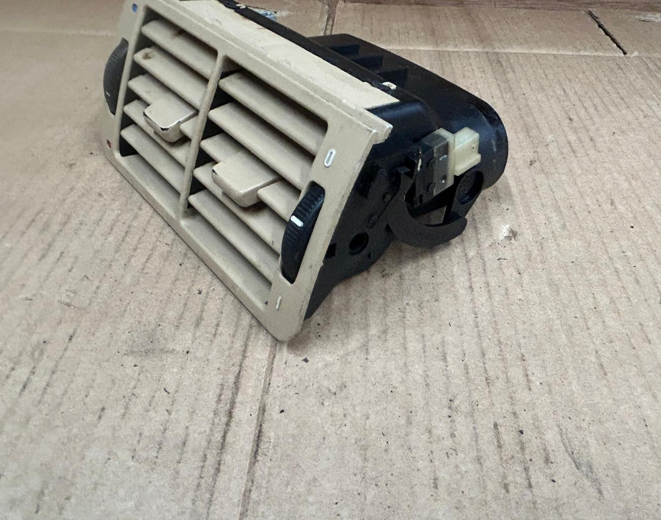 Genuine BMW 7 Series E38 Rear Air Vent Grill | 64228390117 64228390290
