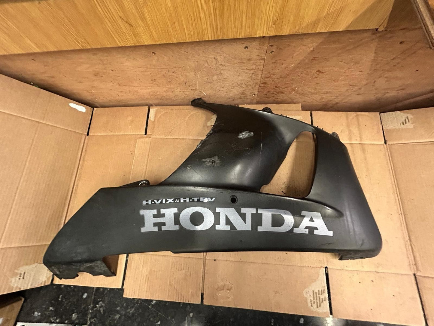 2000 - 2001 Honda CBR 900RR Fireblade Right Belly Panel | 64420-MCJA-0000