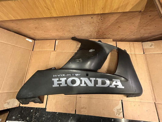 2000 - 2001 Honda CBR 900RR Fireblade Right Belly Panel | 64420-MCJA-0000