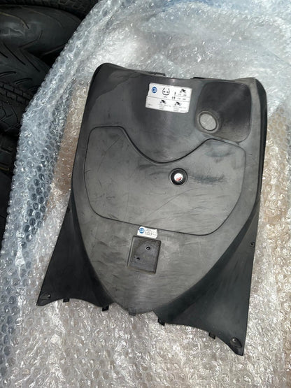 Honda PES 125 Inner Leg Shield Cover | 81131-KTZ