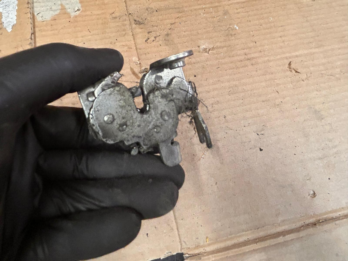 2016 Yamaha XC 115 Delight Seat Lock Mechanism