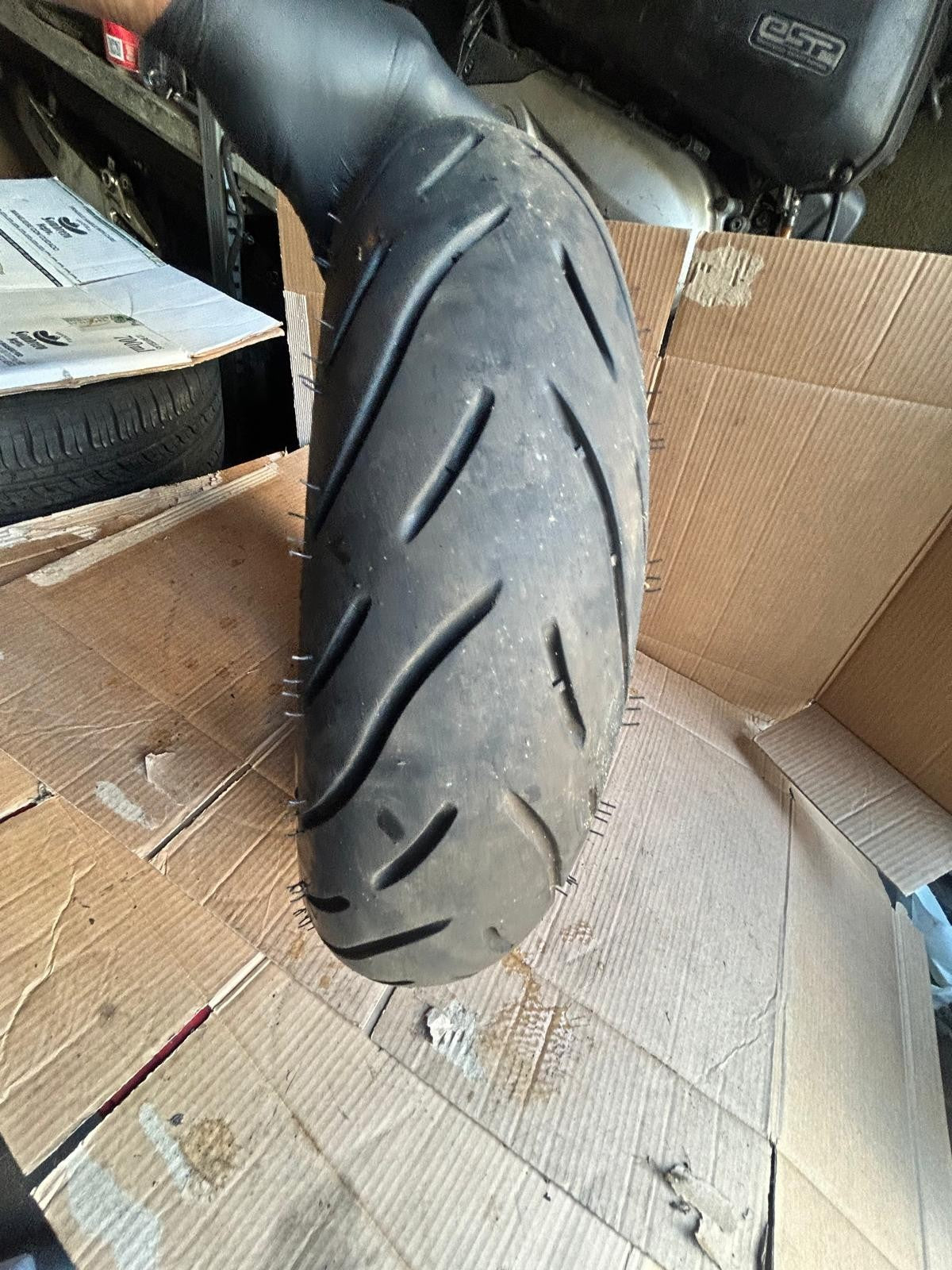 Vespa LX 50 / 125 Front Wheel & Tyre