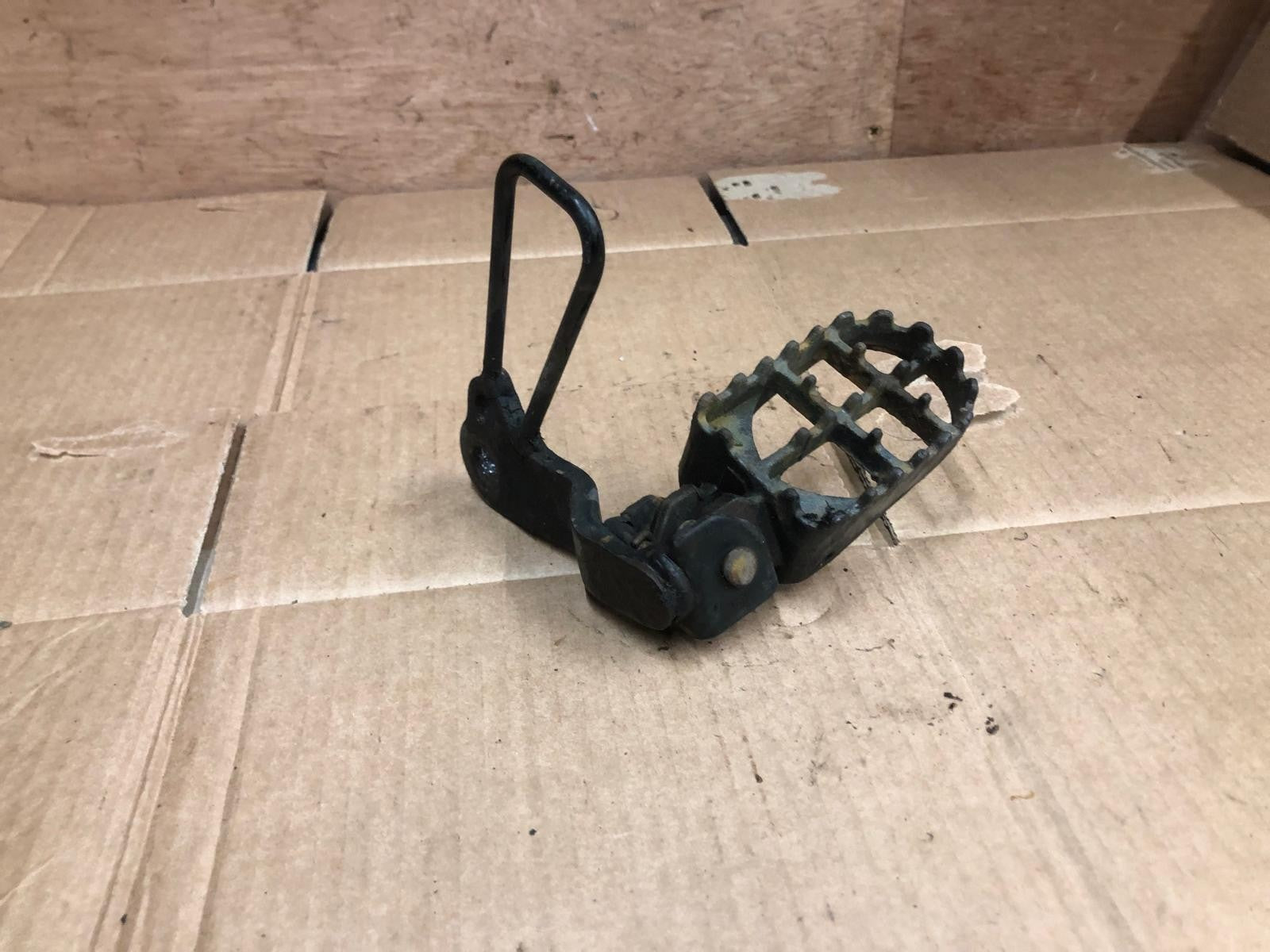 2005 Suzuki RV 125 Front Left Footpeg