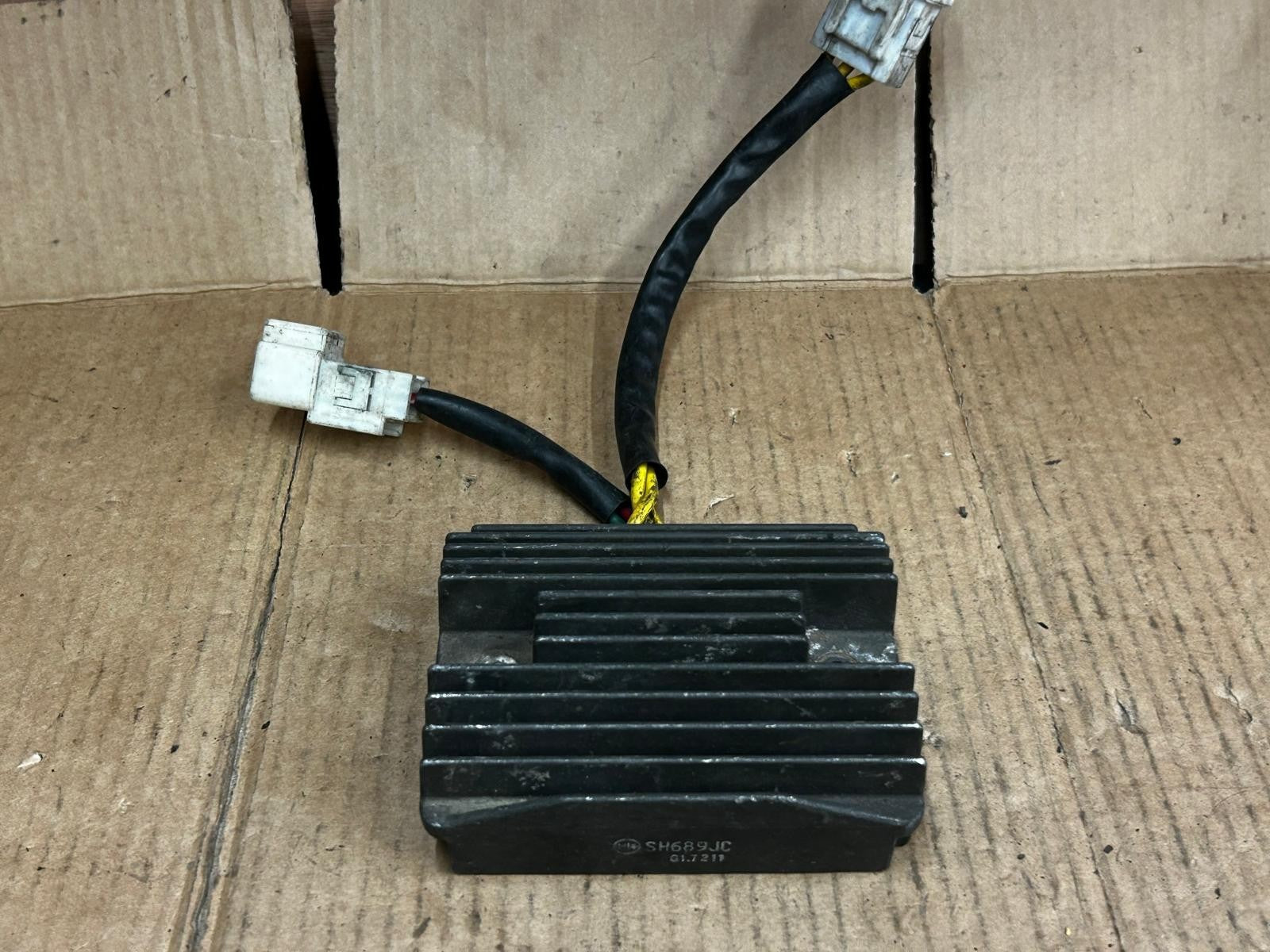 SH689JC | 2019 Piaggio Beverly 300 Regulator Rectifier