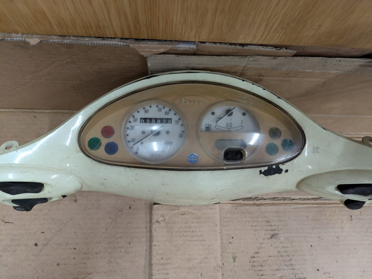 2001 Vespa ET4 Cento 125 Speedometer Instrument Cluster | 29,828 Miles