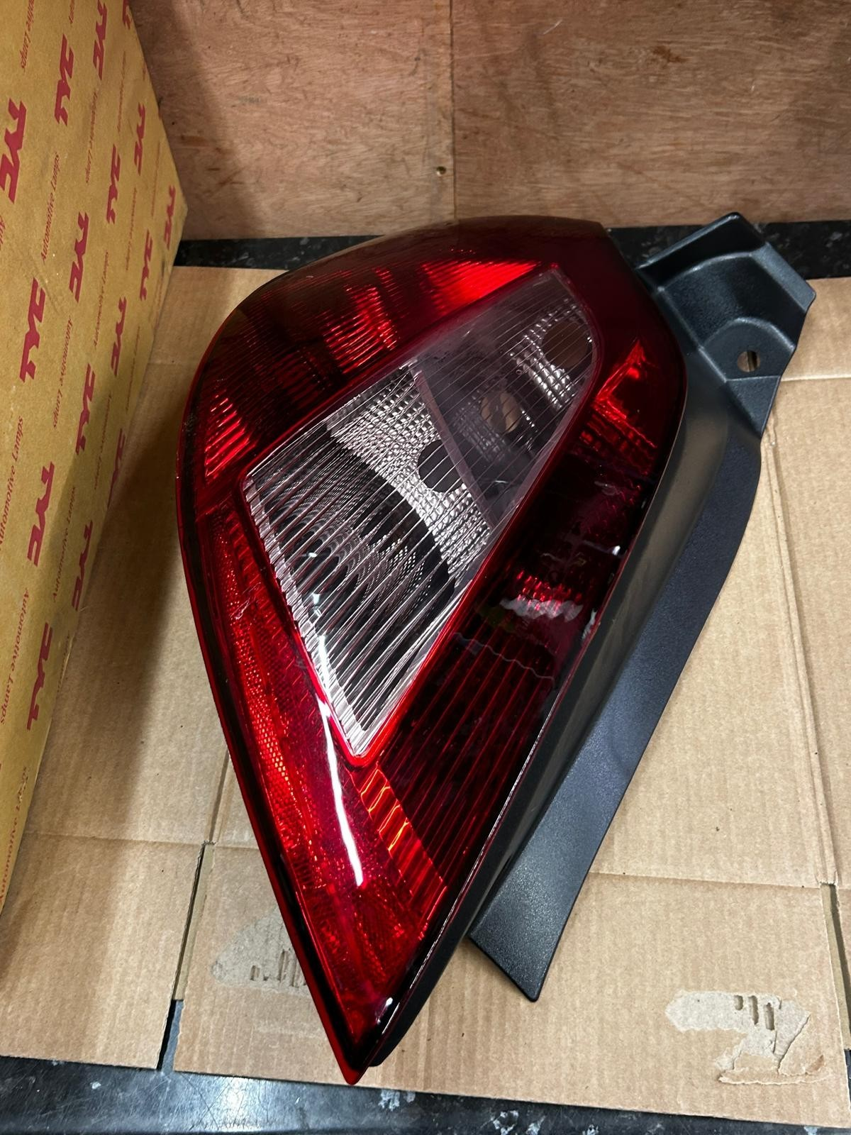 2003 - 2005 Renault Megane Left Side Tail Light Unit | 11-0380-01-2