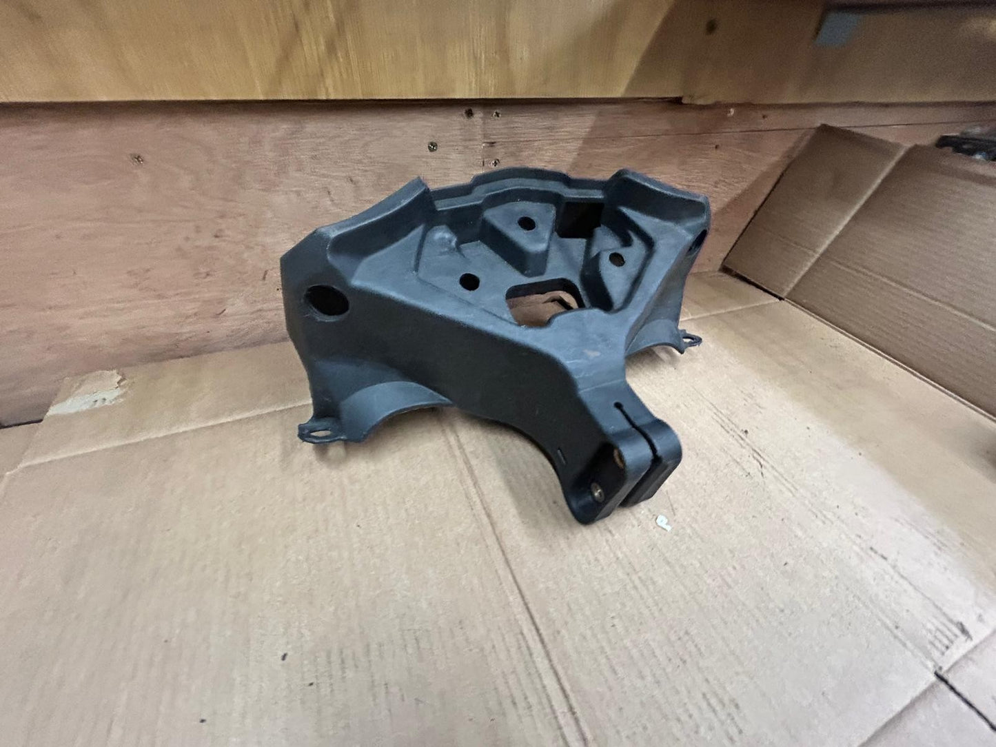 Genuine 2014 - 2016 Yamaha YZF-R125 Headlight / Clock Mount Stay Bracket