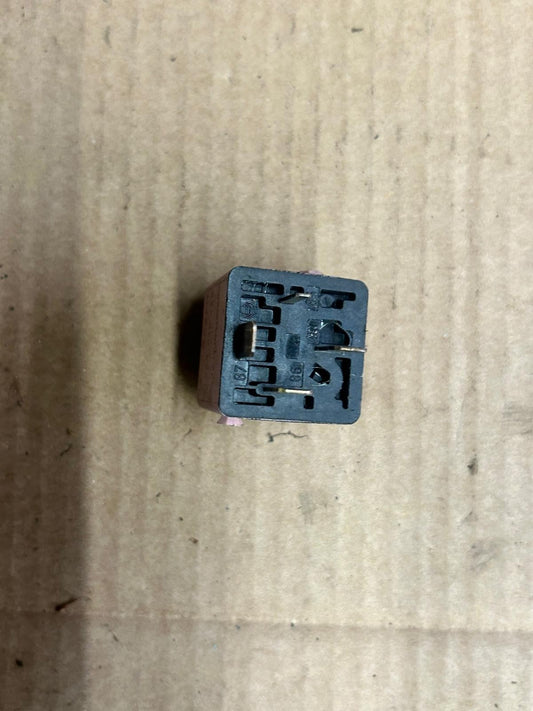 Genuine BMW 7 Series E38 Relay Make Contact Pink | 0332019168