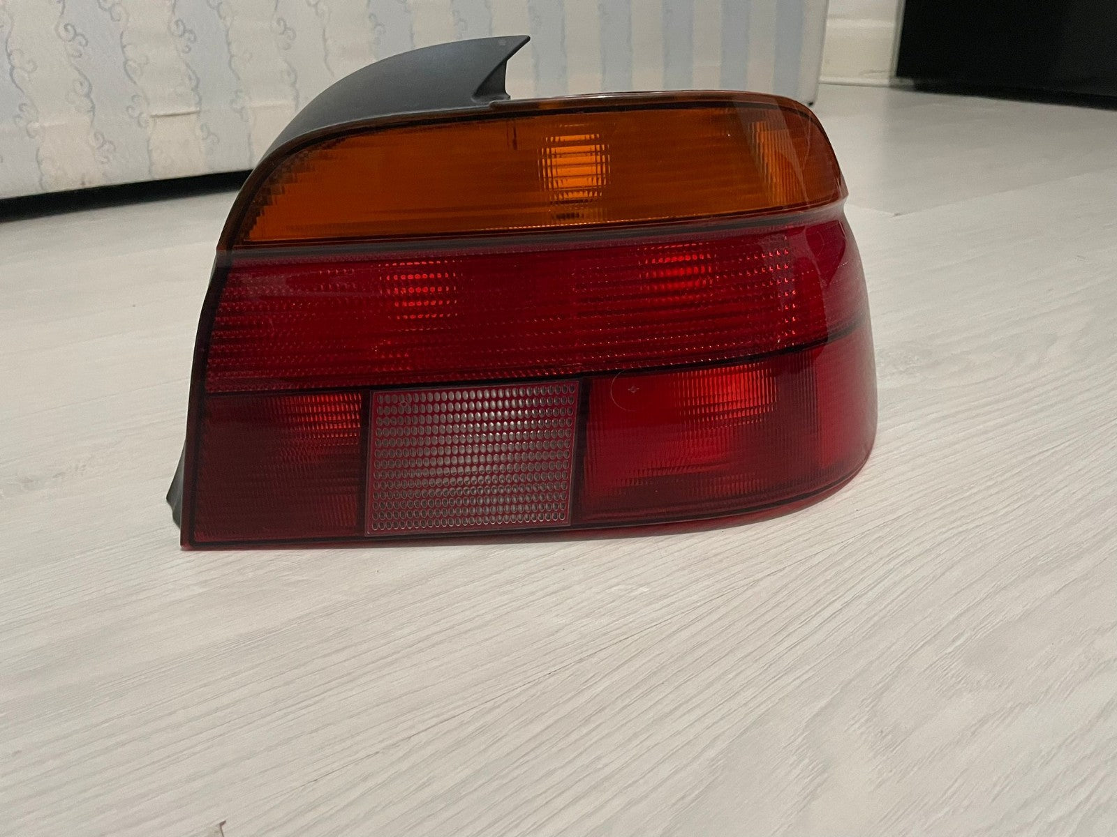 BMW E39 5 Series Rear Right Tail Light | 2VP00724002
