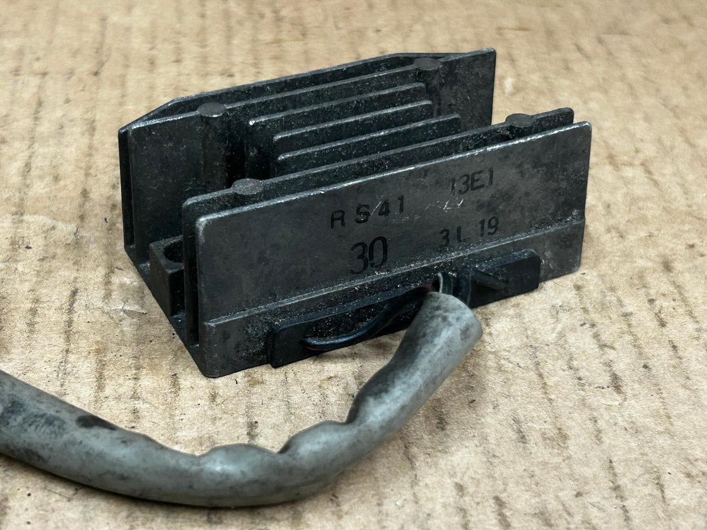 Suzuki Burgman 125 Voltage Regulator | RS41 13E1 3L19