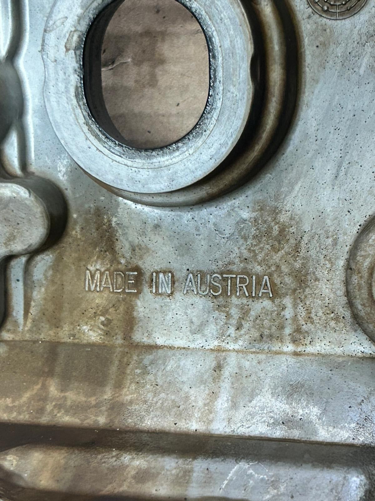 2009 BMW F800gs Cylinder Head Valve Cover | 610812
