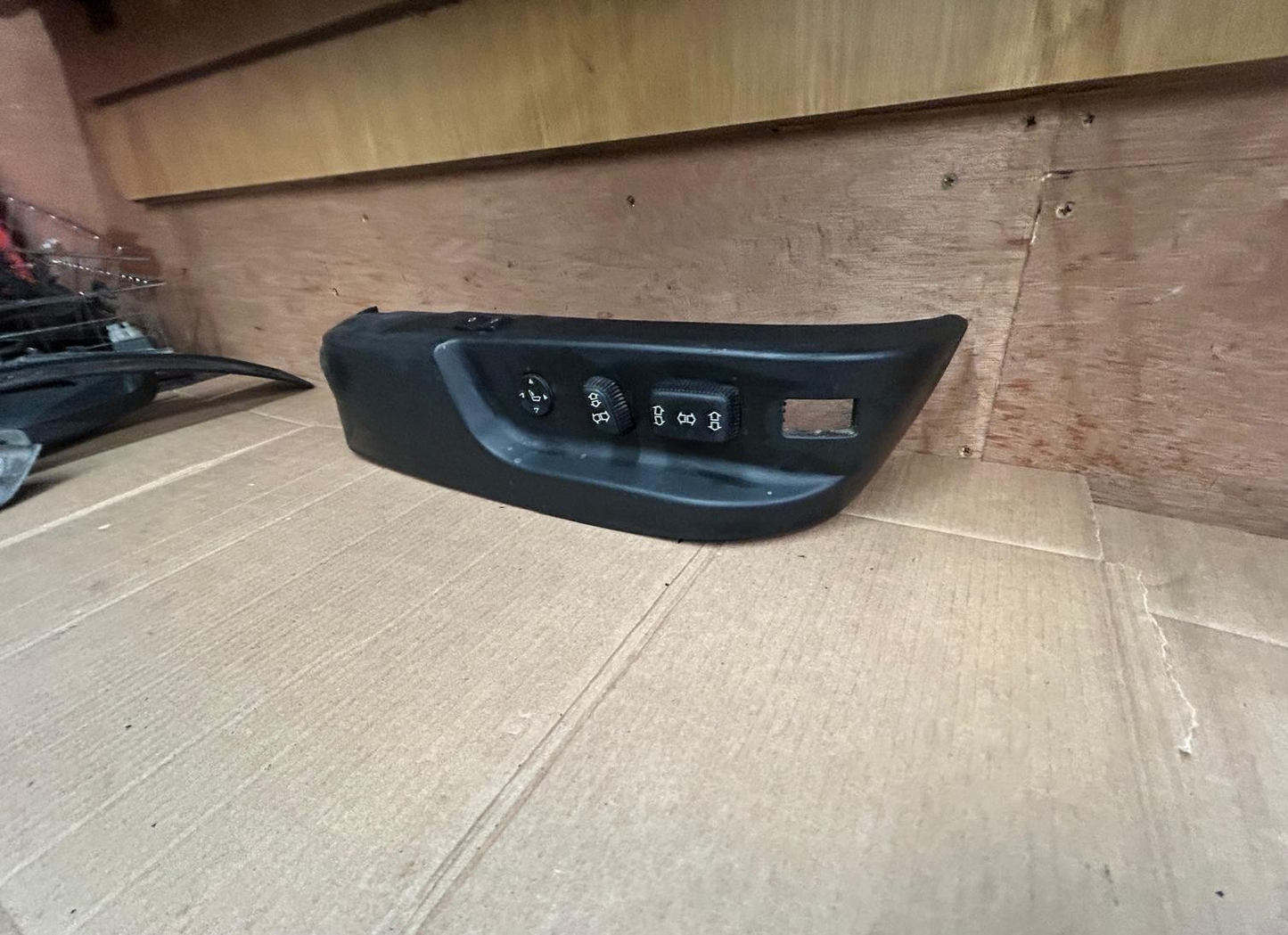 Genuine BMW 7 Series E38 Front Right Seat Adjustor + Cover 8207246A 61318373742