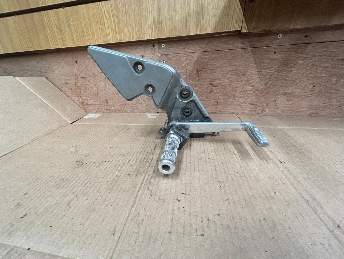 Suzuki GSF 600 Bandit Front Right Footrest | 27E5-R
