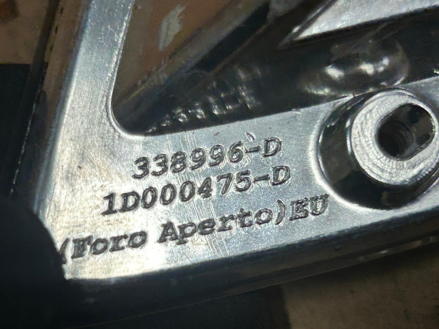 2005 - 2017 Vespa GTS 125 250 300 Front Right Indicator | 338996 1D000475