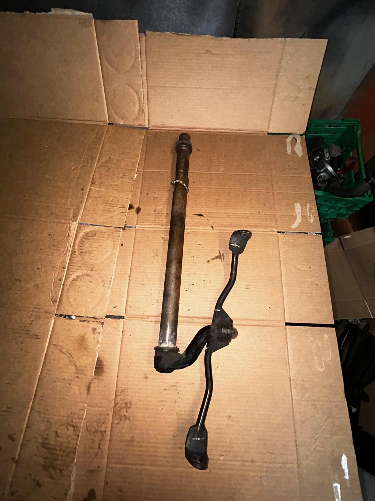 Piaggio MP3 125 / 250 Steering Stem Column with Control Arm