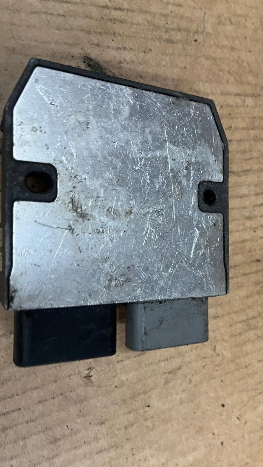 Voltage Regulator Rectifier | FH012AB