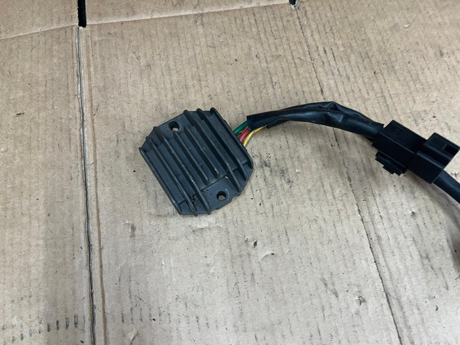2005 - 2014 Piaggio Vespa LX 125 Touring Voltage Rectifier | SH640LA