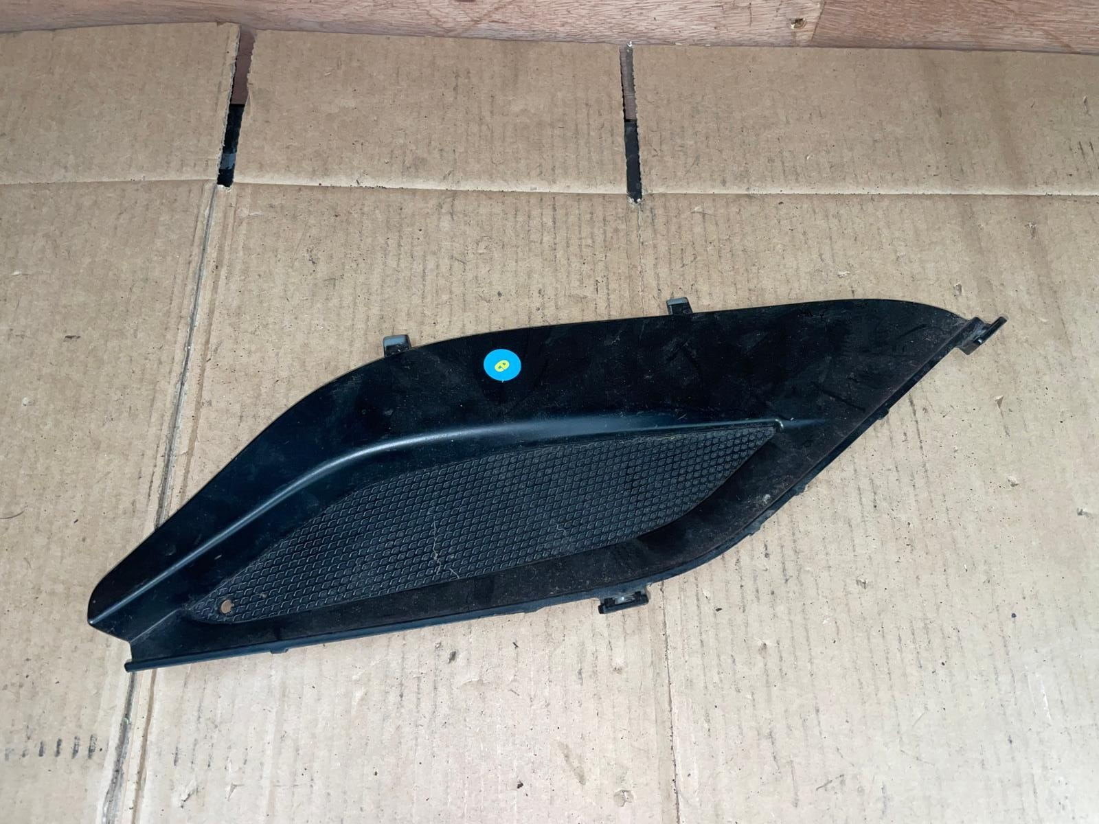 Piaggio MP3 300 Yourban Sport Right Floorboard Infill Fairing Panel | 657396