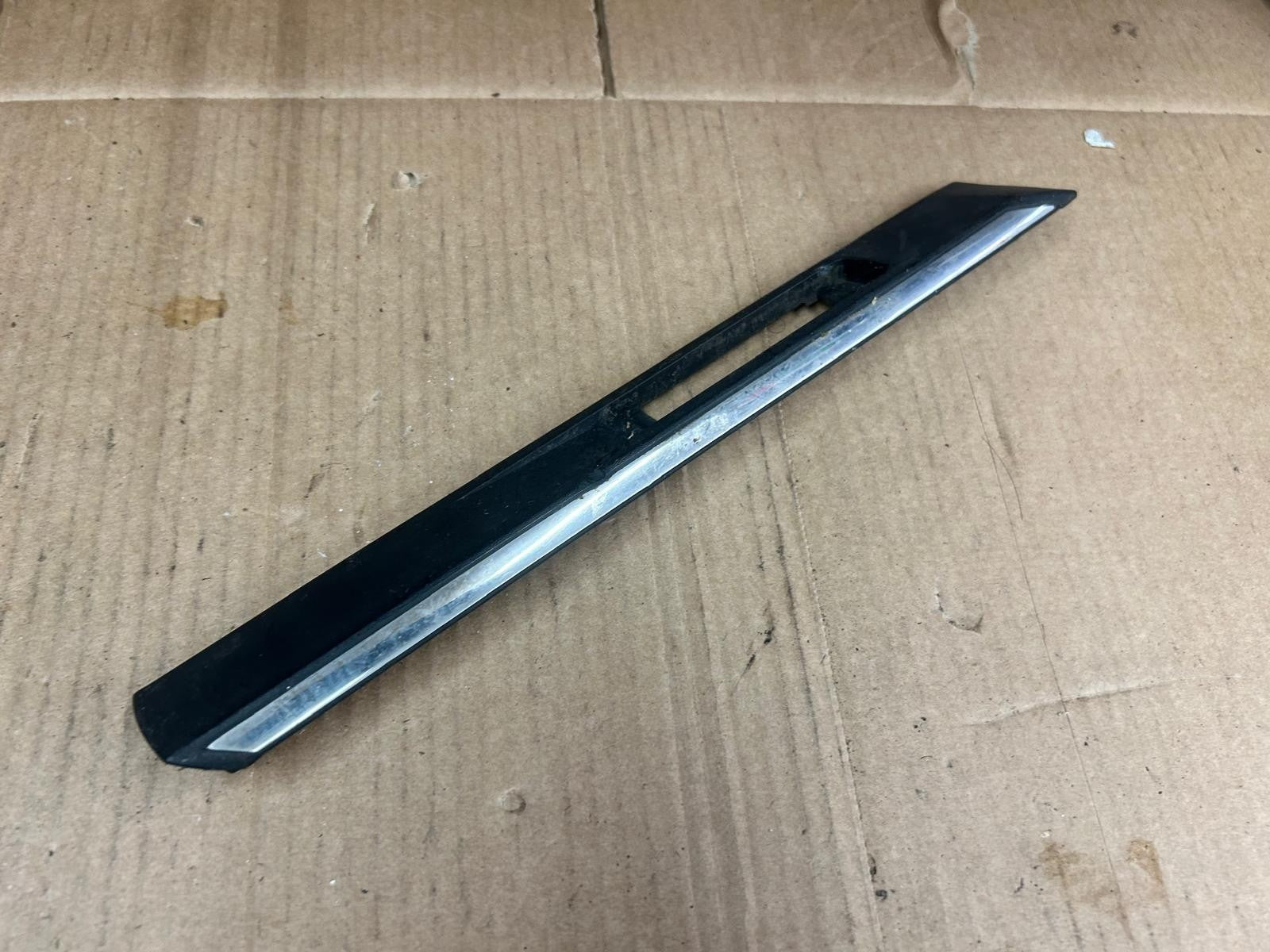 Genuine BMW 7 Series E38 Front Left Fender Trim Moulding | 8165219