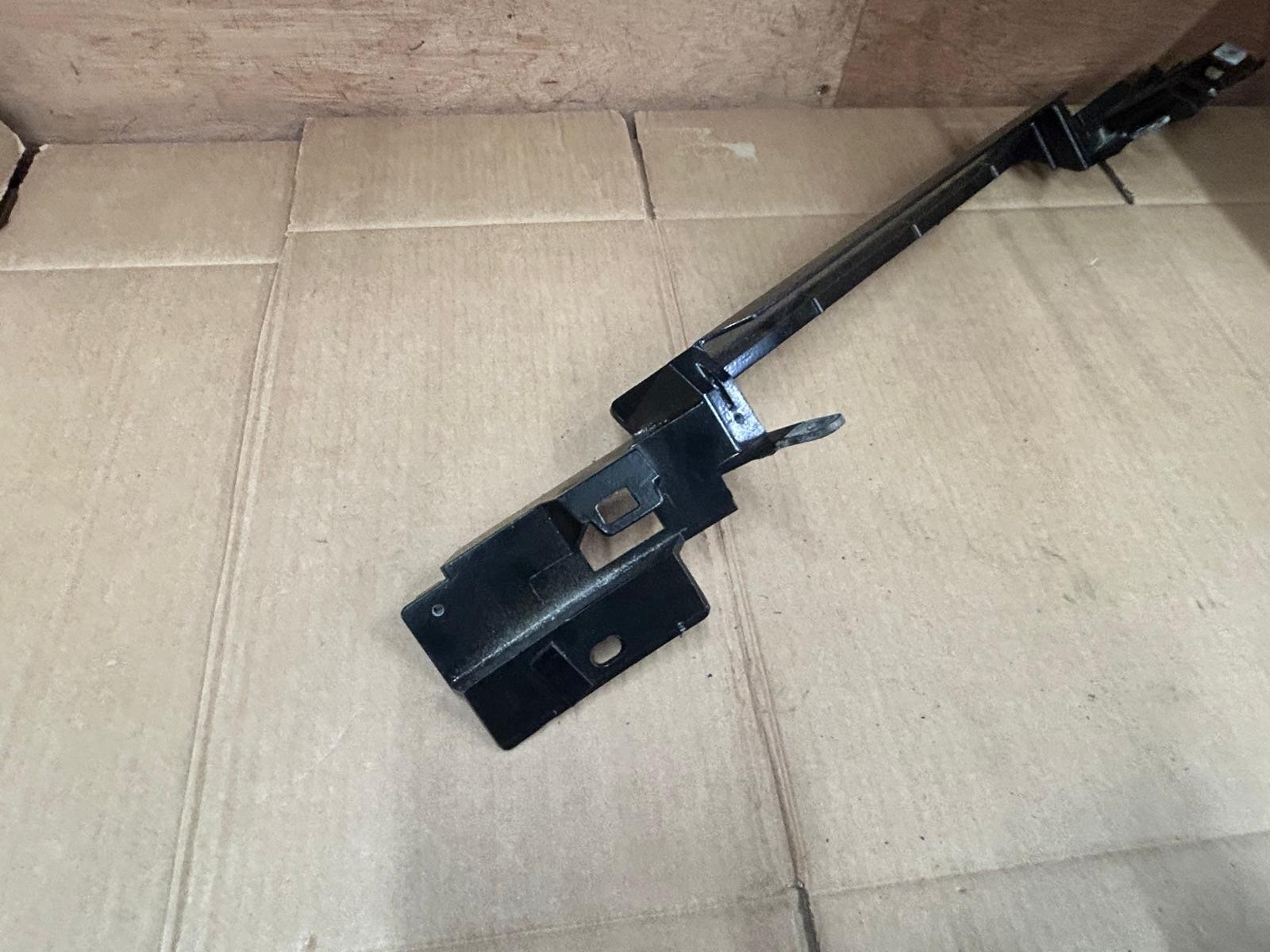 Genuine BMW 7 Series E38 Dashboard Bracket | 514581666439 725200218