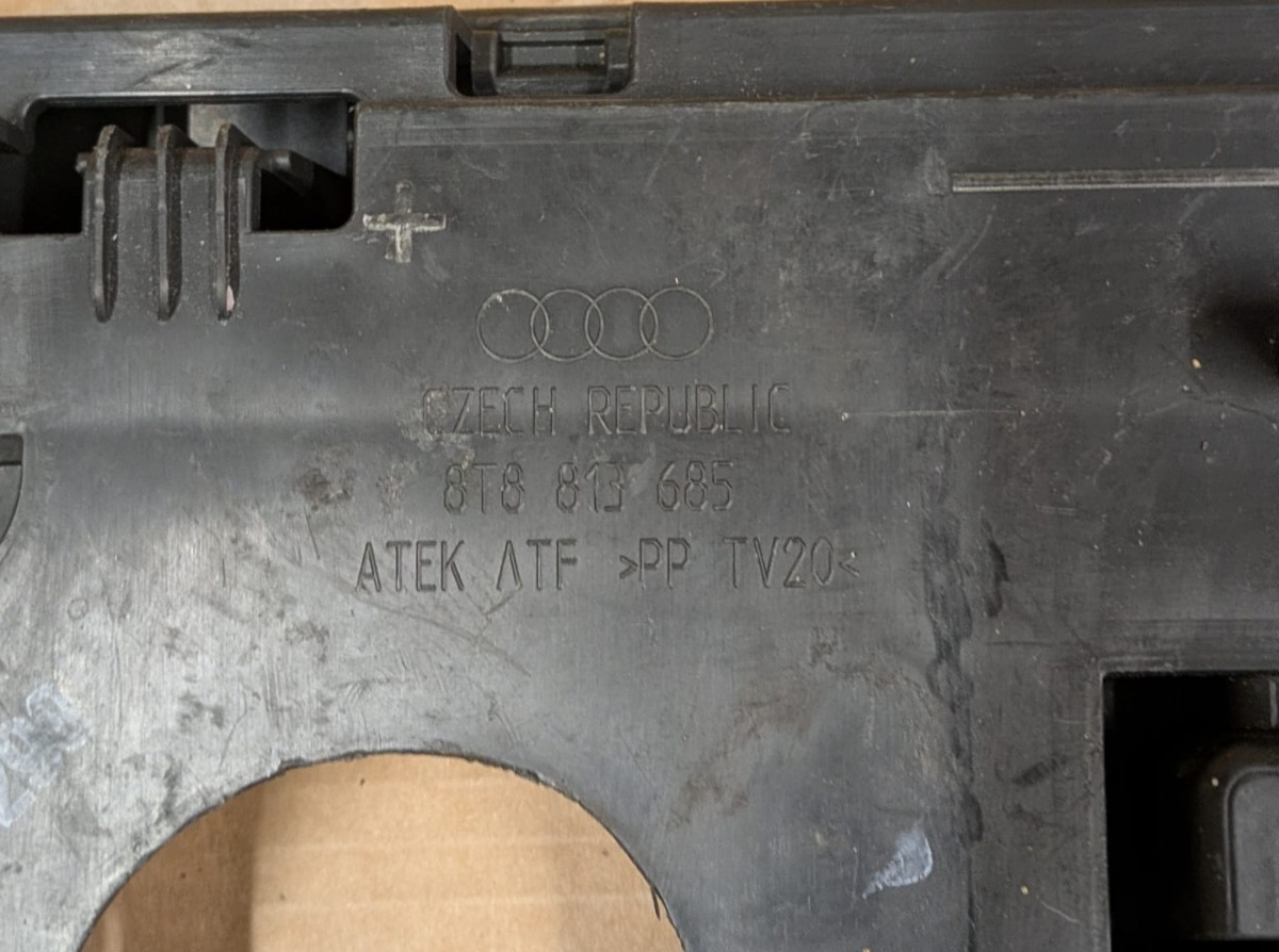2011 Audi A3 S Line Tool Kit Case Box | 8T8813685