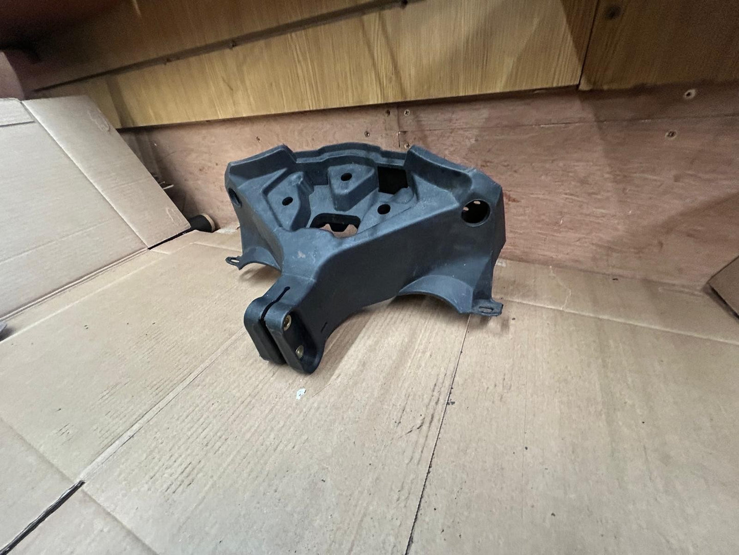 Genuine 2014 - 2016 Yamaha YZF-R125 Headlight / Clock Mount Stay Bracket