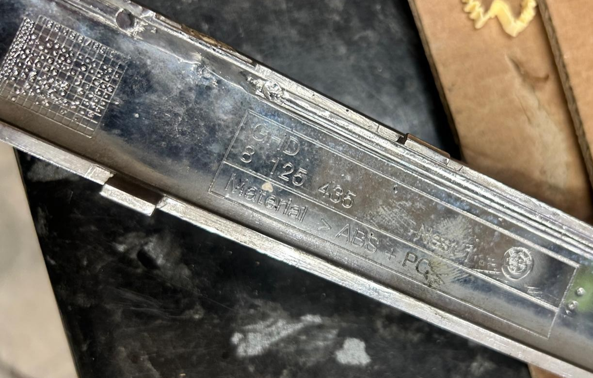 Genuine BMW 7 Series E38 Rear Bumper Center Trim Bar Moulding | 8125435