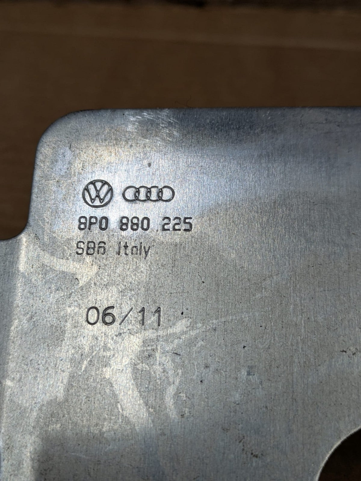 2011 Audi A3 S Line Steering Column Inner Mount Bracket | 8P0880225 225086098