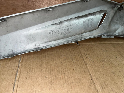 2006 - 2008 Yamaha YP125R Xmax Right Lower Footrest Panel | 1B9-F7423-00