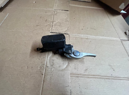 2000 Honda CBR 1100 xx Super Blackbird Clutch Master Cylinder + Lever