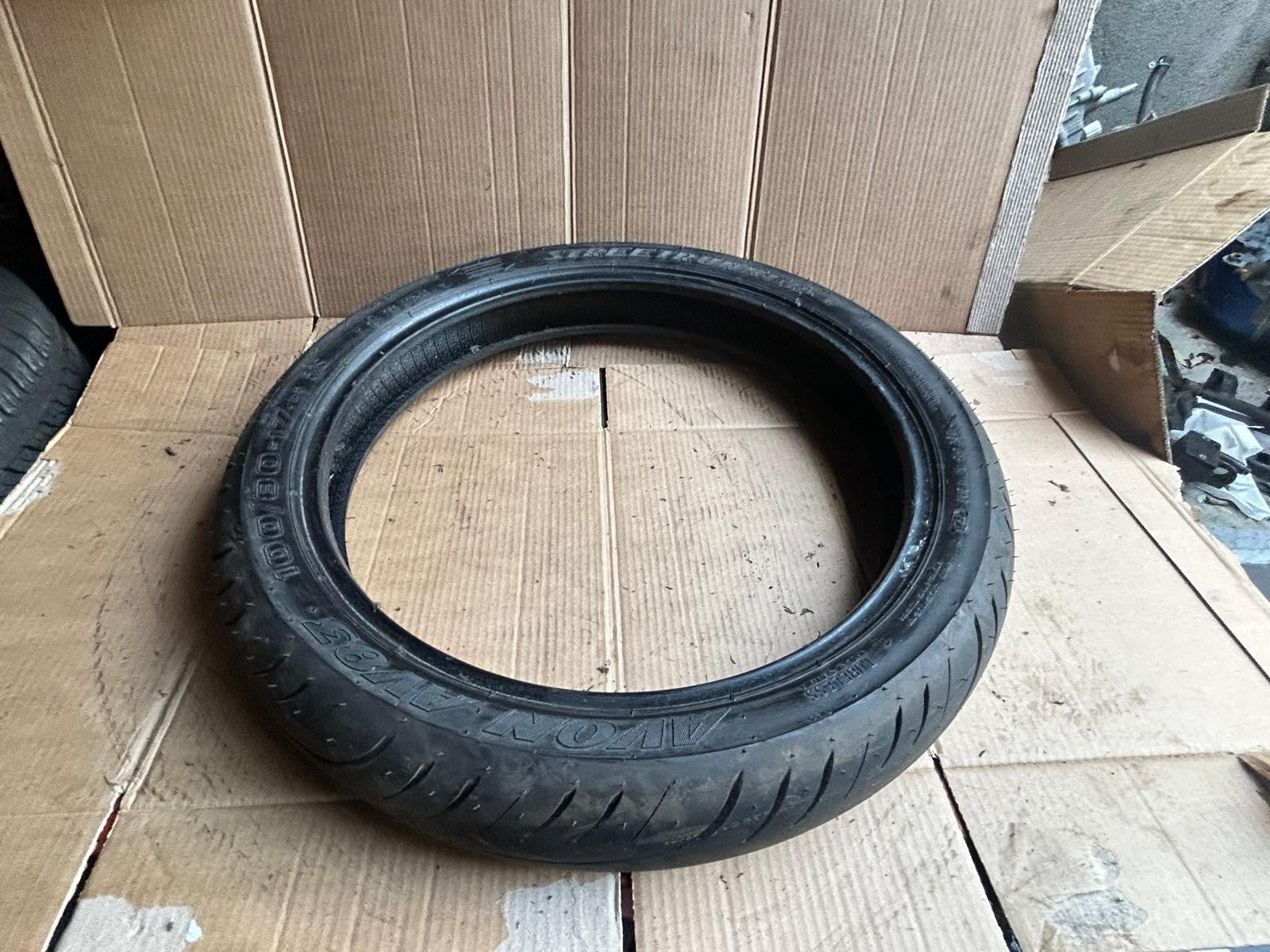 Avon AV83 Street Runner Motorcycle Tyre 100/80/17