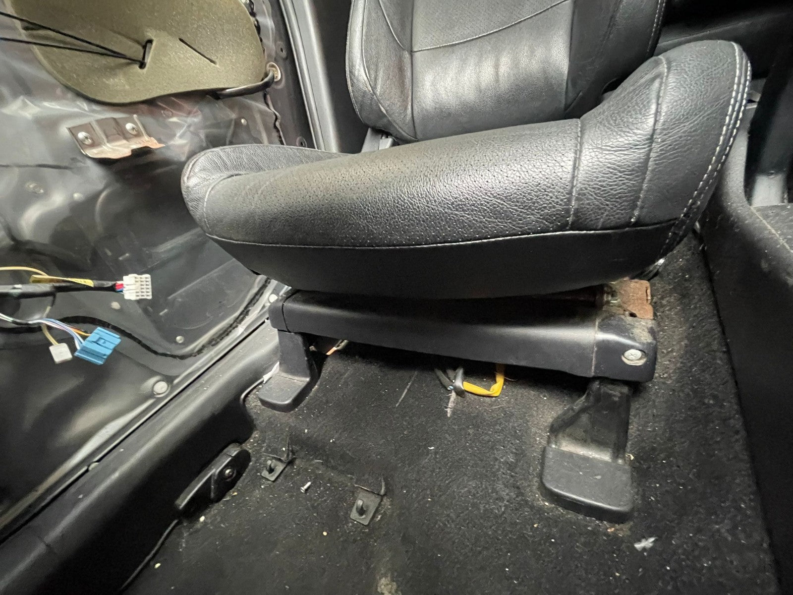 2014 Mitsubishi Outlander GX 4h PHEV Front Right Driver Seat