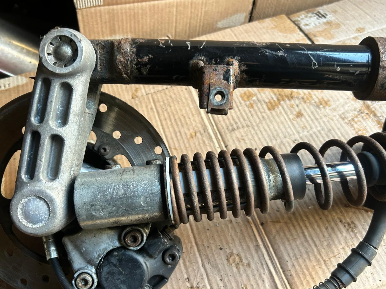 Vespa LX 50 / 125 Fork without Brake Caliper