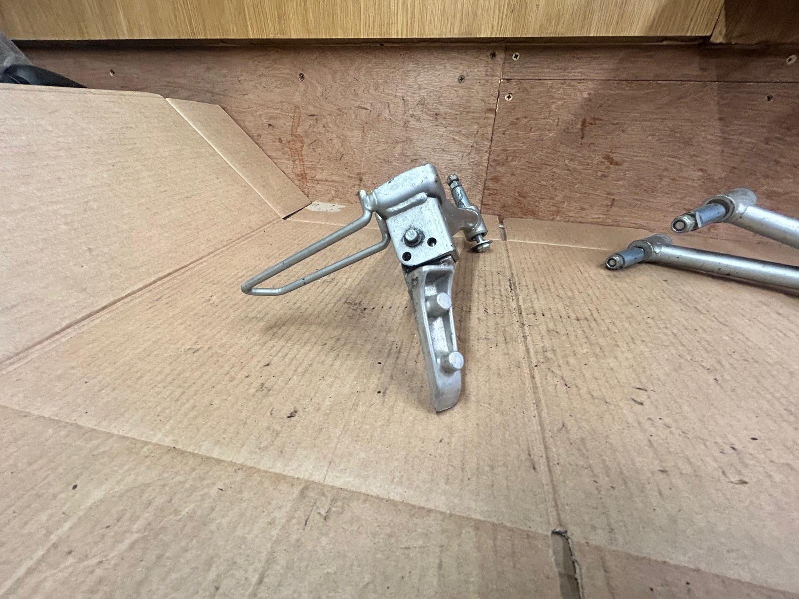 Suzuki GSF 600 Bandit Rear Left & Right Footrests