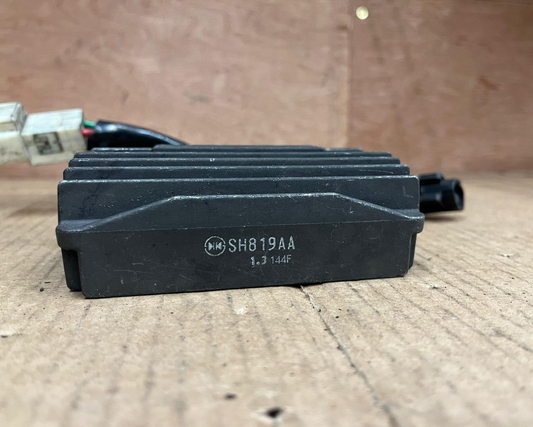 2010 Vespa GTS 125 Super Regulator Rectifier | SH819AA