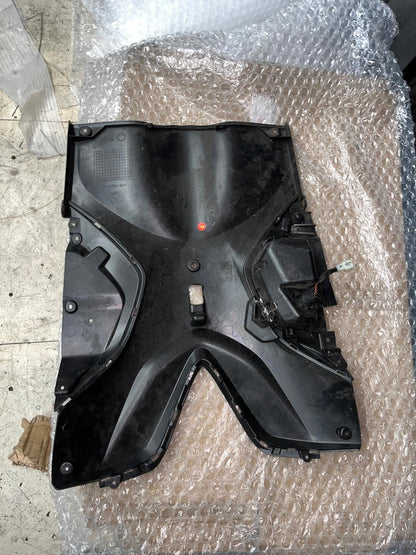 2017 - 2018 Yamaha MW125 Tricity Center Cover | BB8-F8311-00