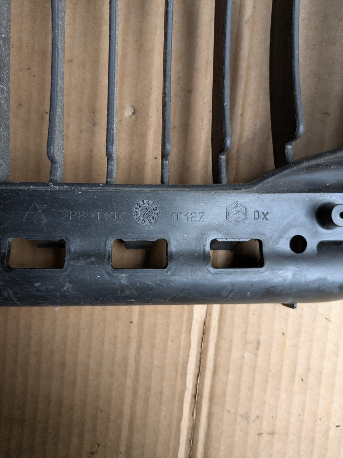 Vespa GTS Right Side Radiator Grill | 10127