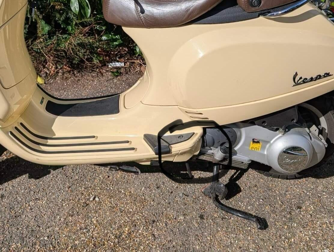 Vespa LX 125 Left Side Corner Foot Rest Panel
