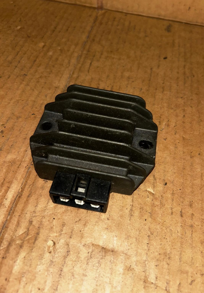 SH640D-12 | 2010 Yamaha YBR Regulator Rectifier Genuine OEM Part