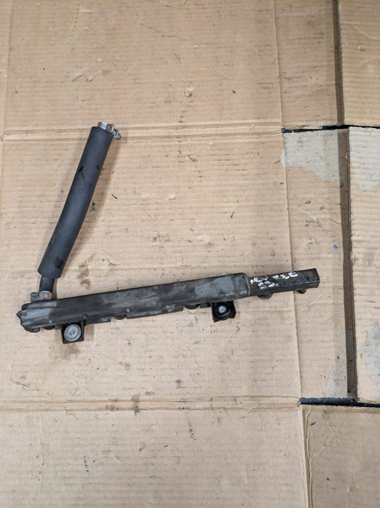 1990 BMW K100 LT Fuel Injection Rail