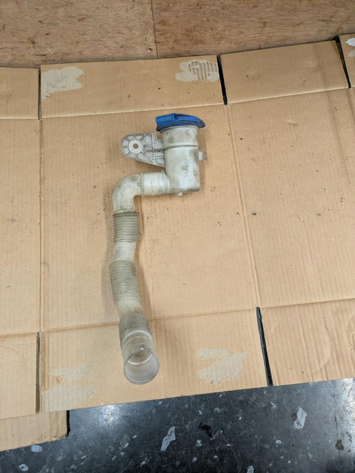 2011 Audi A3 S Line Windscreen Washer Fluid Hose Pipe + Cap | 8D0955455