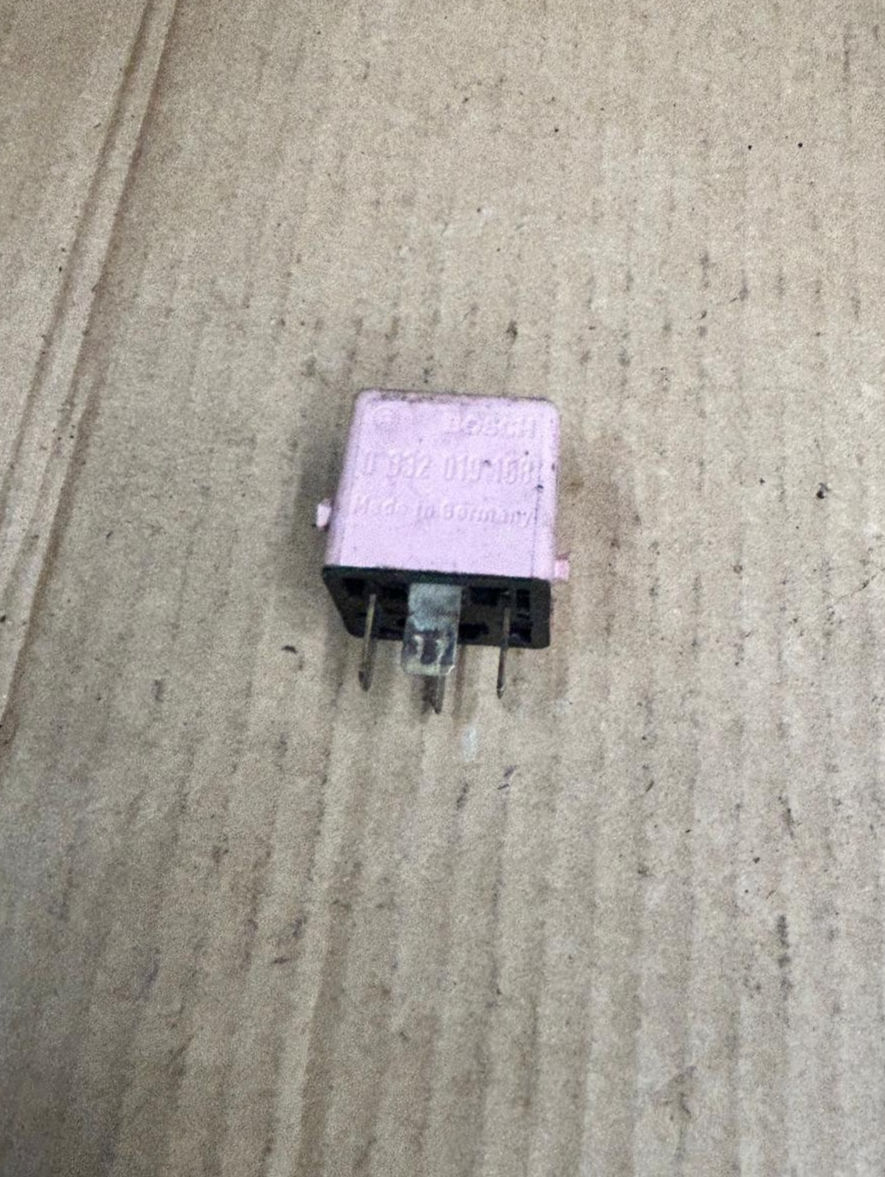 Genuine BMW 7 Series E38 Relay Make Contact Pink | 0332019168 8365326