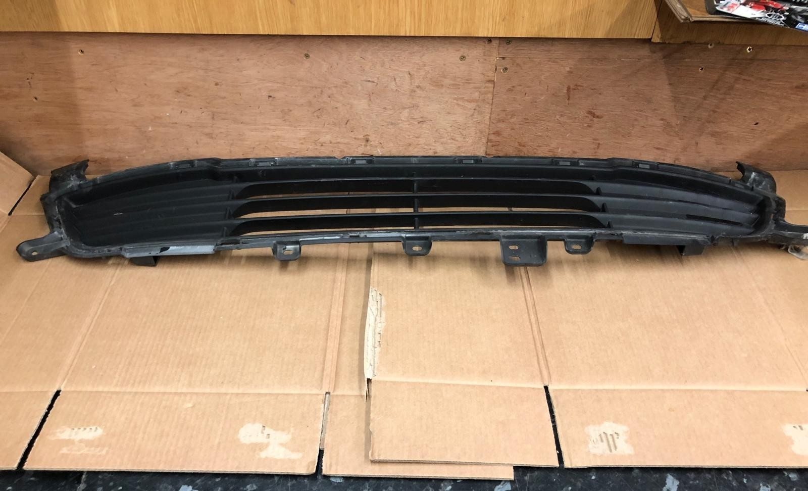 2014 Mitsubishi Outlander GX 4h PHEV Front Bumper Lower Grille | 6402A233