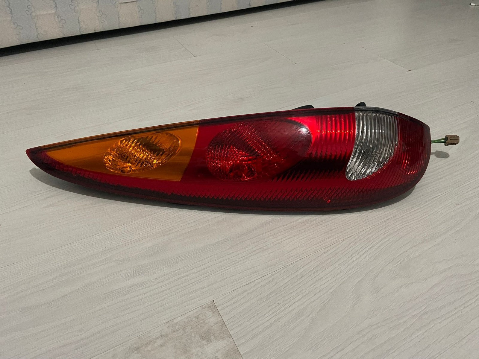2000 - 2006 Nissan Almera Tino Left Rear Light | 89304110