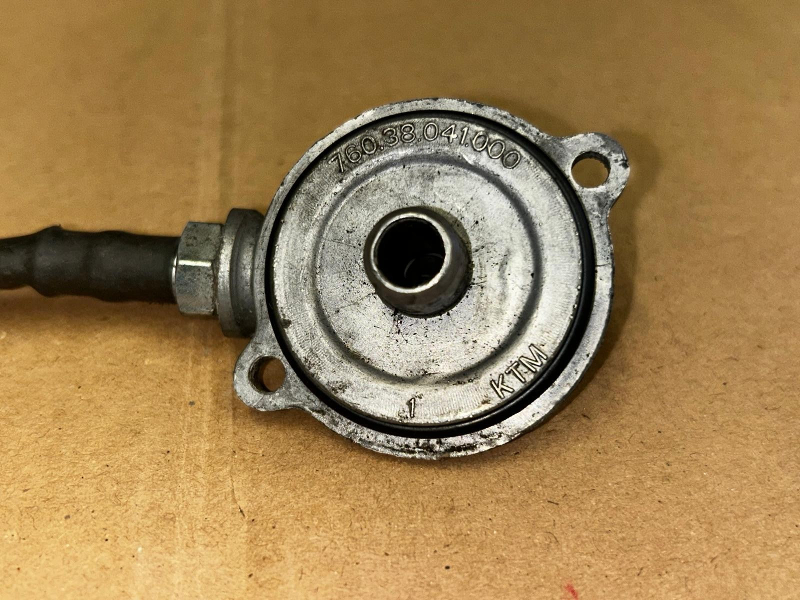 2014 - 2015 KTM 690 SMCR Oil Filter Cover | 76038041000