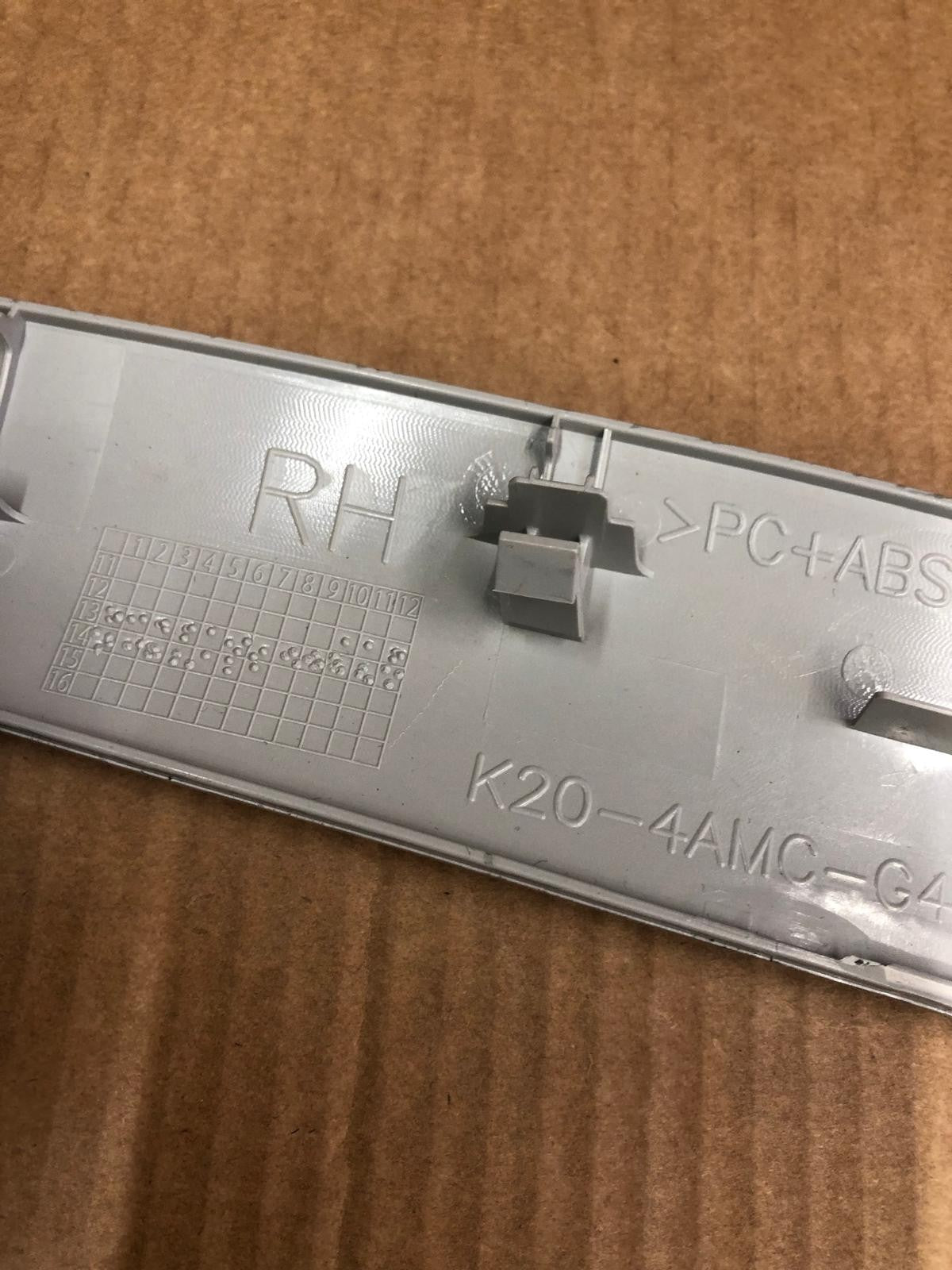 2014 Mitsubishi Outlander GX 4h PHEV Front Right Door Trim | K20-4AMC-G4B45X